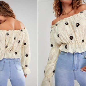 ❤️ SALE NEW!!! Size 12 Heart Embroidery Off the Shoulder Crop Blouse